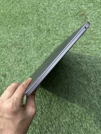 MacBook Pro M2 (2022) – 13" | 8GB RAM | 512GB SSD | 98% Battery