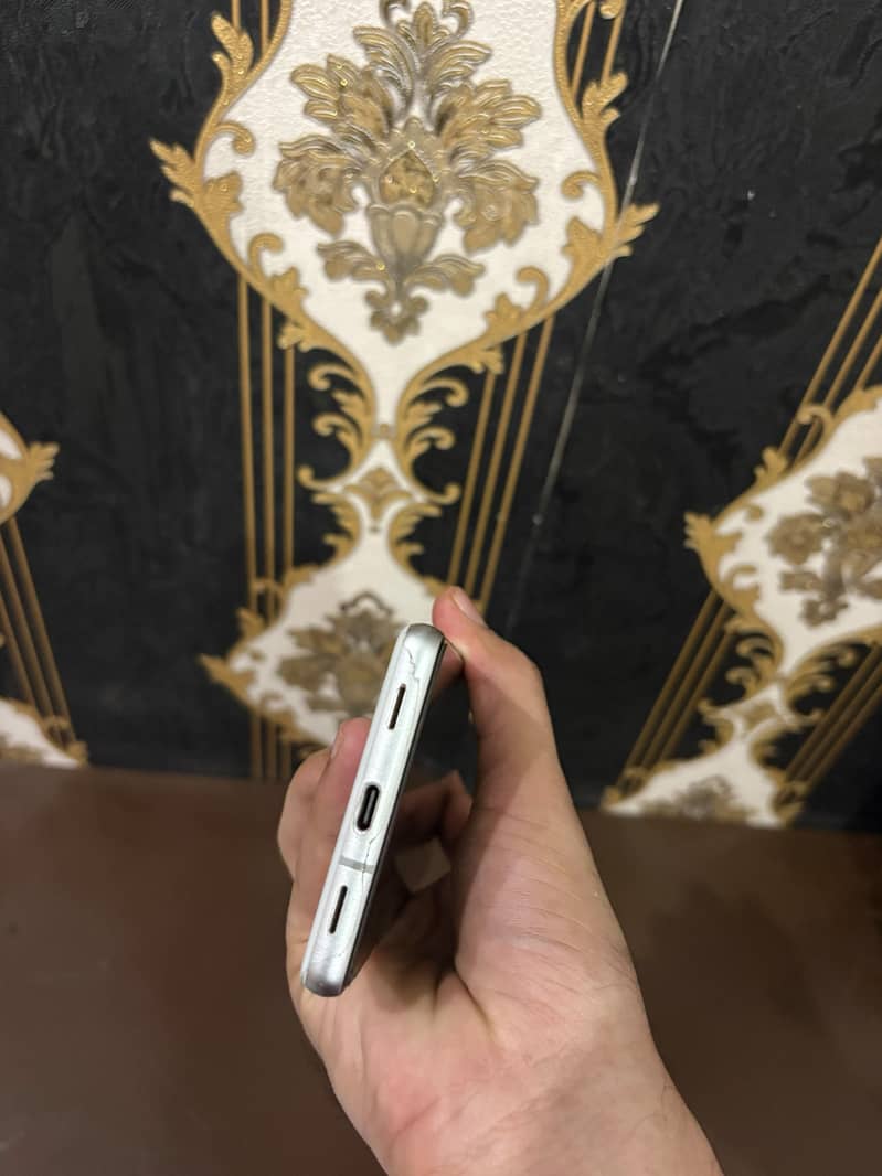 Google Pixel 7a 3