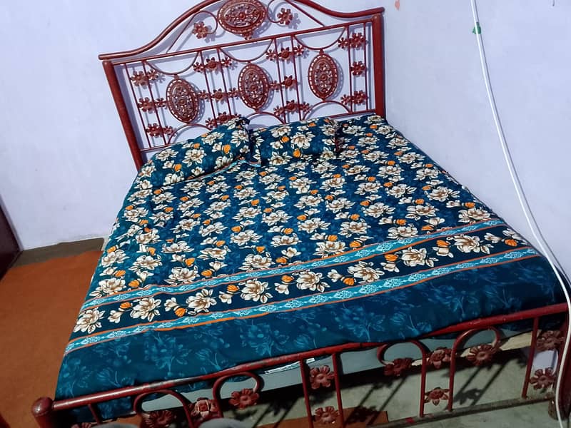 iron bed 0