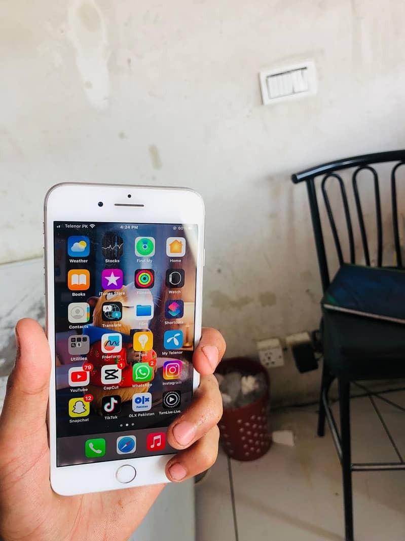 Apple iPhone 8 Plus 0