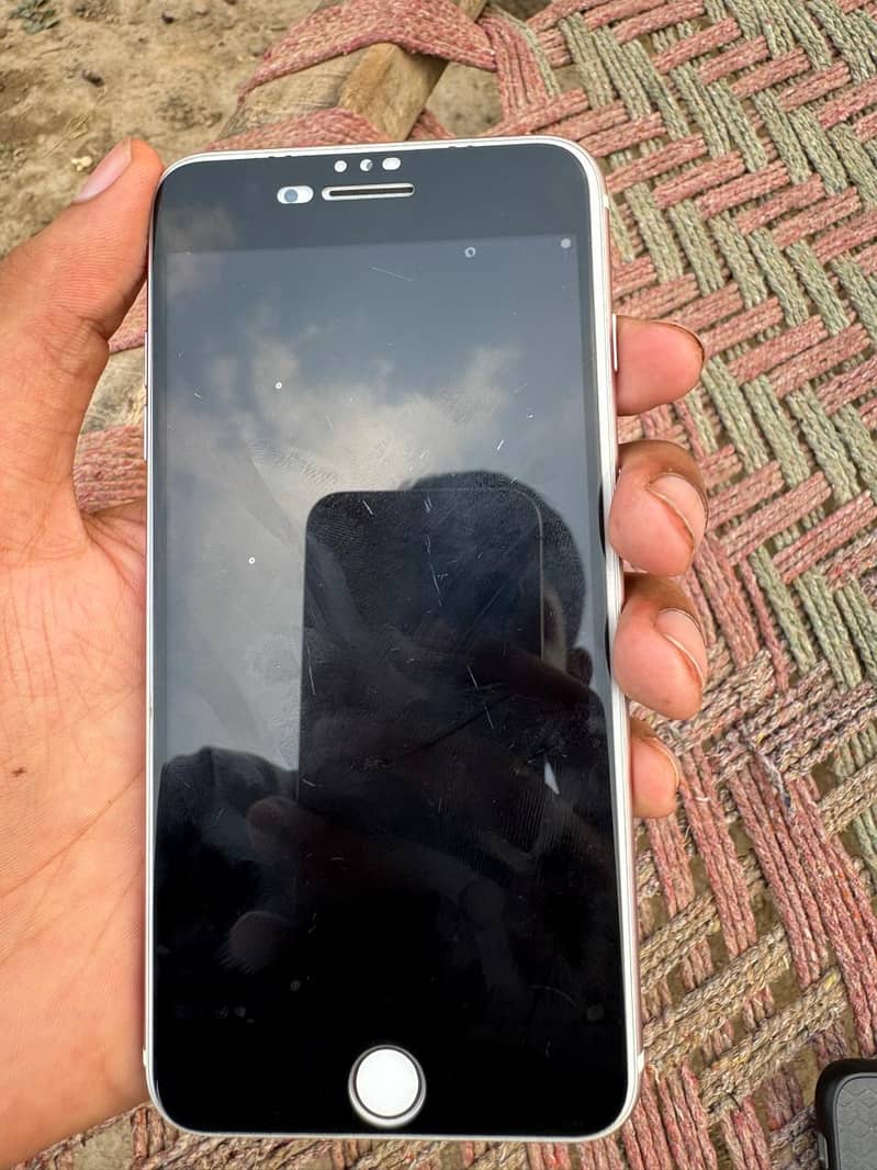 Apple iPhone 7 Plus 3