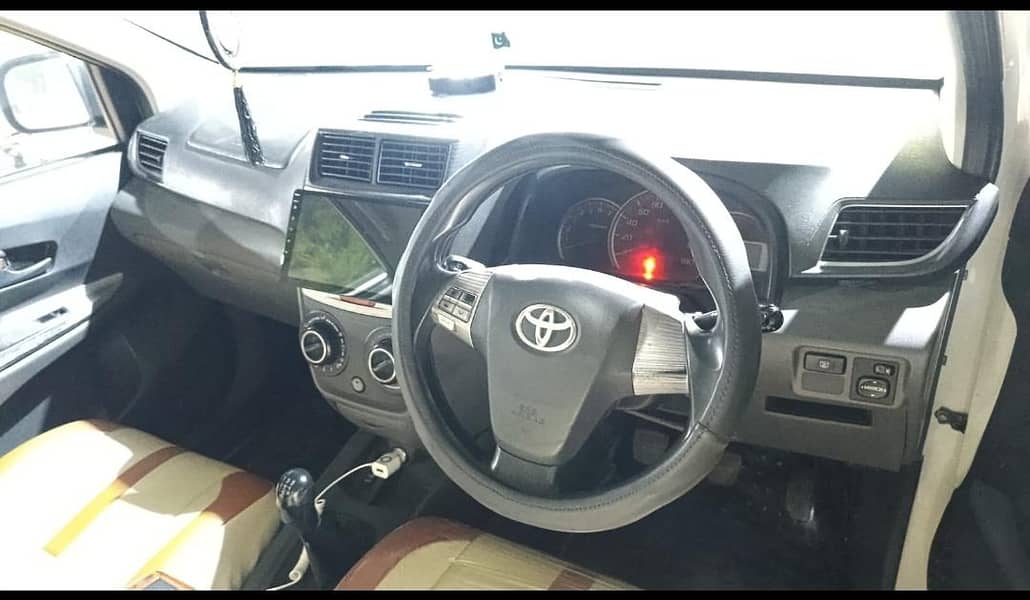 Toyota Avanza 2012 1
