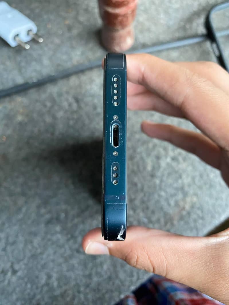Apple iPhone 13 3
