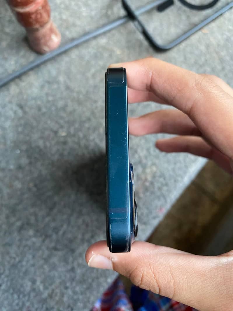 Apple iPhone 13 4