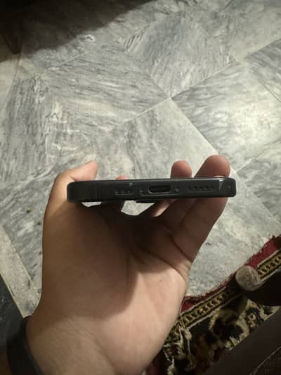 Apple iPhone 16