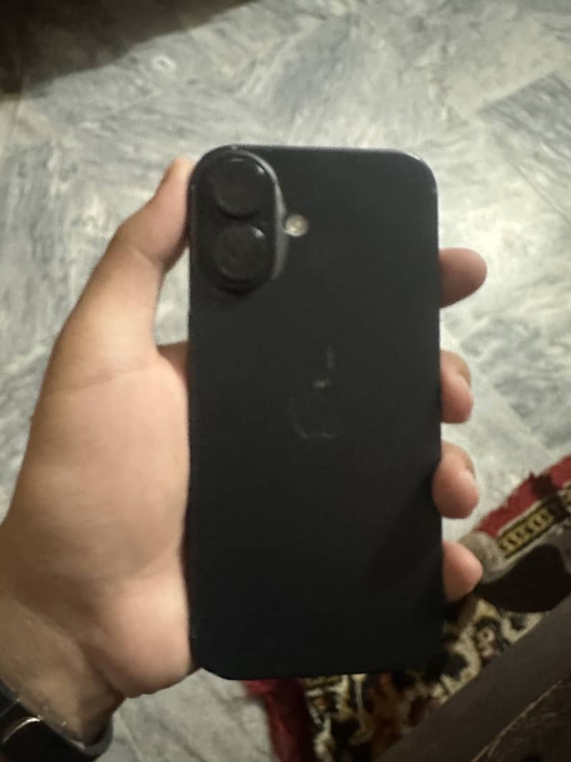 Apple iPhone 16 1
