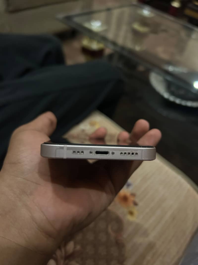 Apple iPhone 13 4