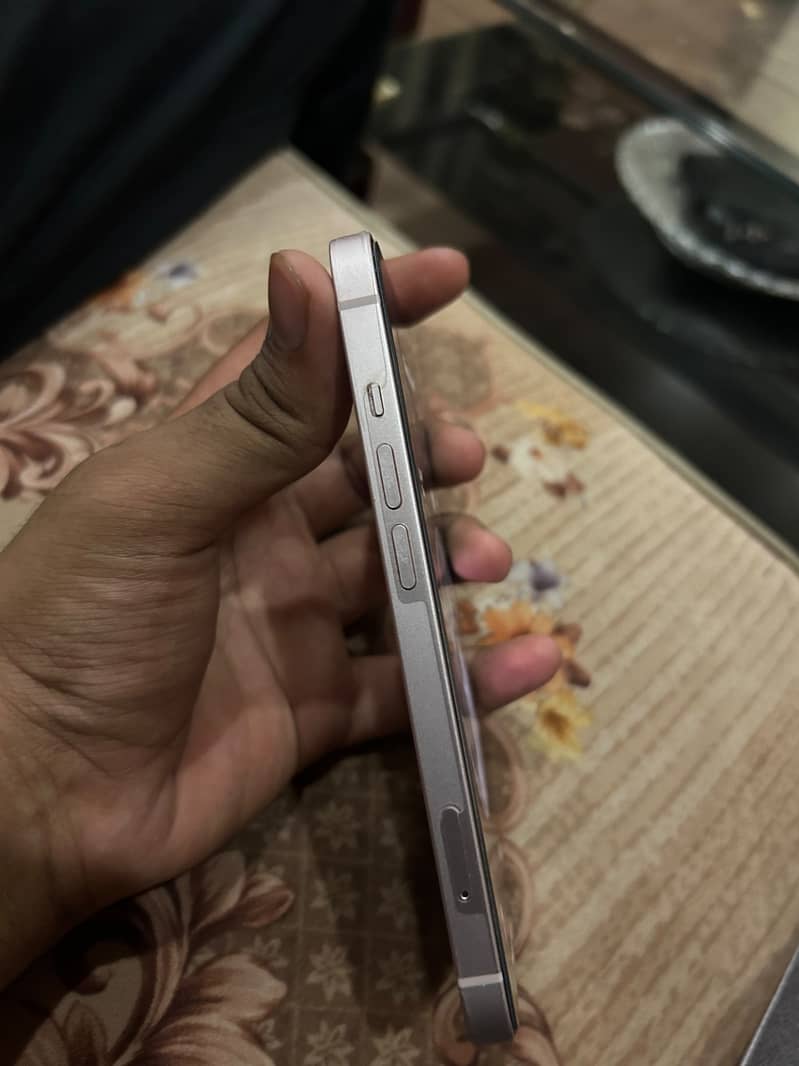 Apple iPhone 13 5