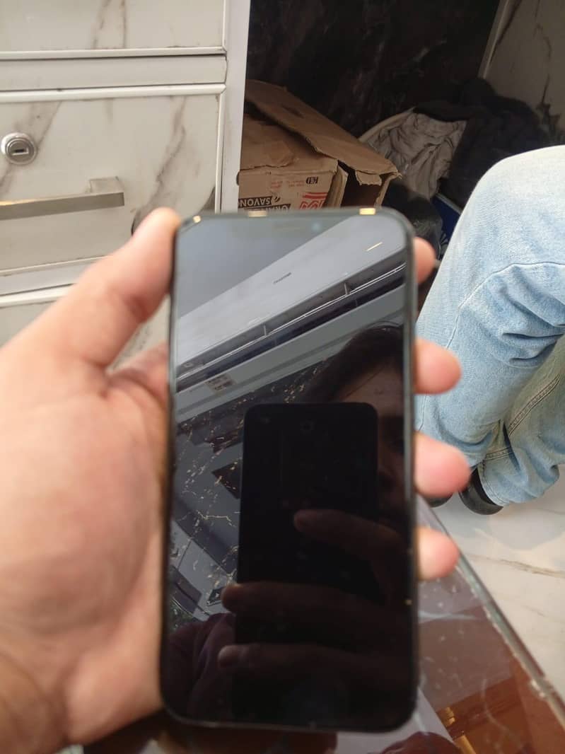 Apple iPhone X 4
