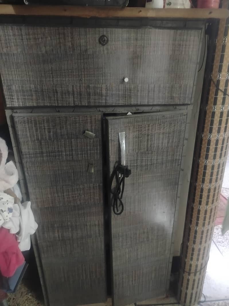 mini wardrobe 0