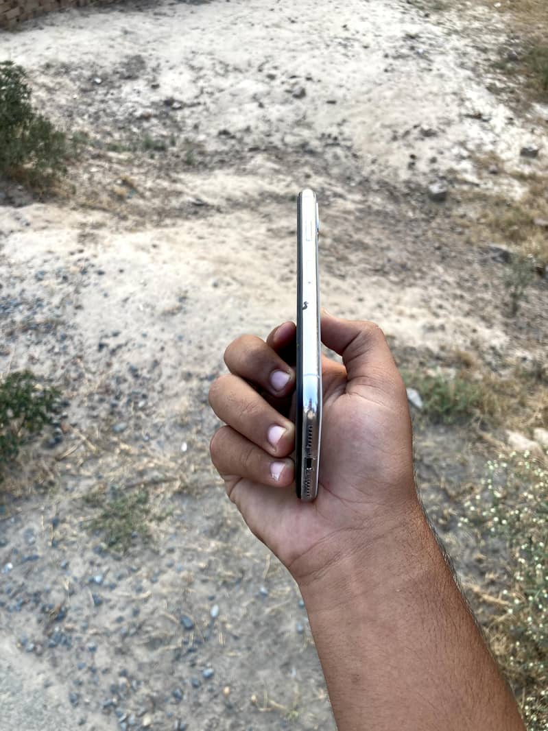 Apple iPhone X 3