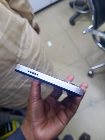 Vivo Y04 in warranty