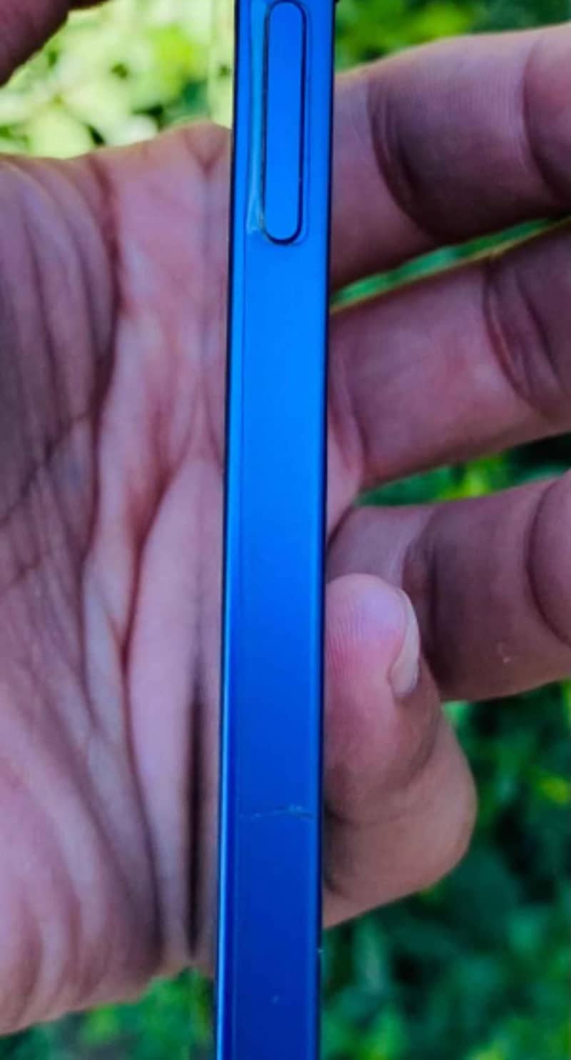 Apple iPhone 12 4