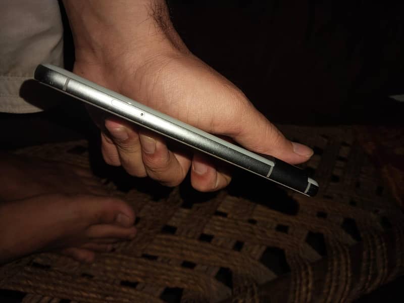 Google Pixel 8 4