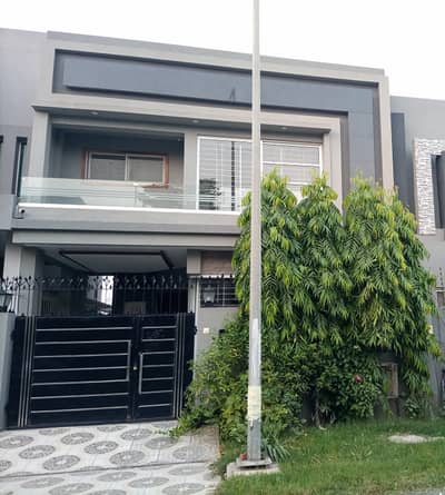SYED BROTHERS PROUDLY OFFERS: 5 Marla Elegant And Fully Maintained Bungalow with Basement Is Available In The Best Block Of DHA Phase 5, Lahore.