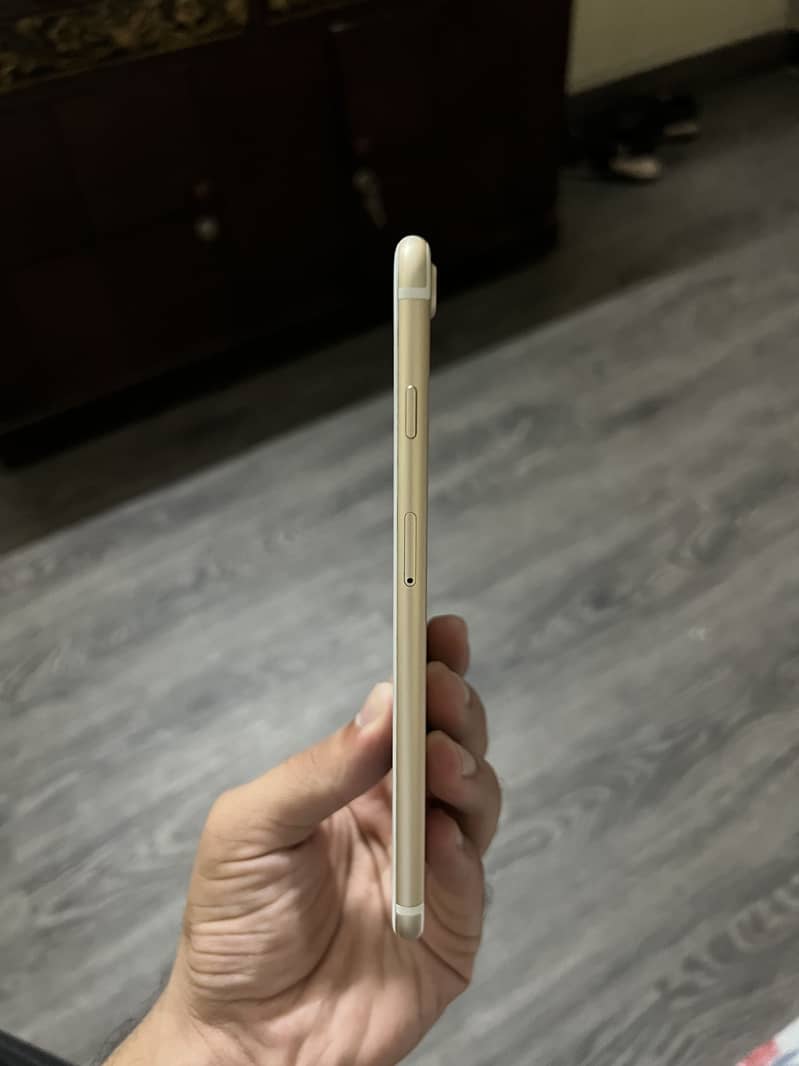 Apple iPhone 7 Plus 2
