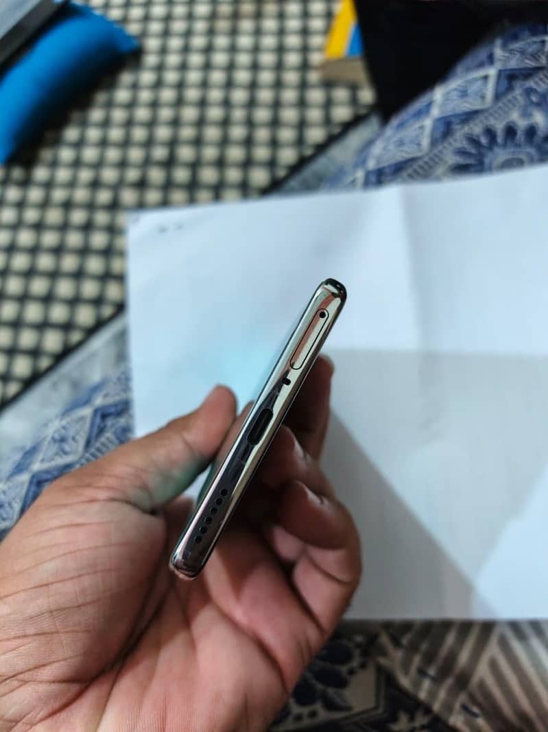 Tecno CAMON 40 Pro 6