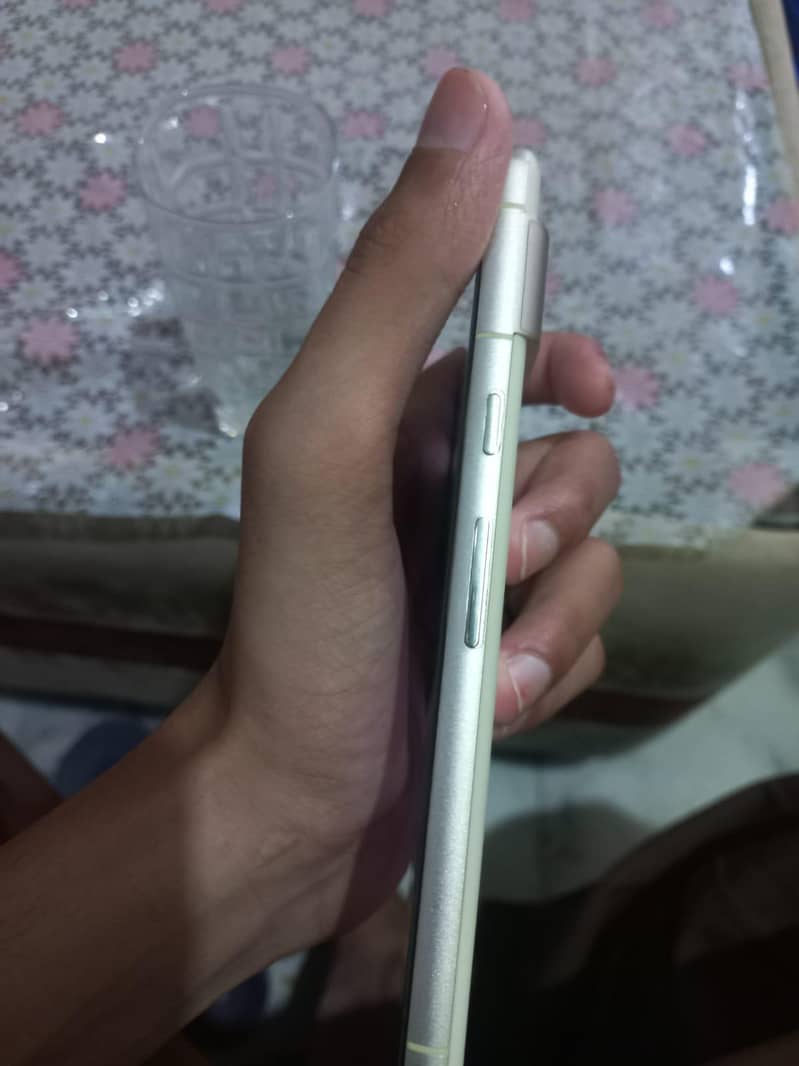 Google Pixel 7 4