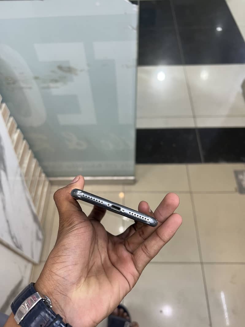 Apple iPhone 8 Plus 3