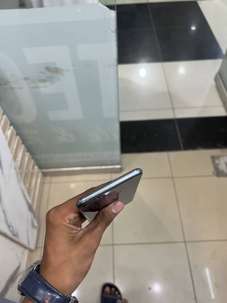 Apple iPhone 8 Plus 5