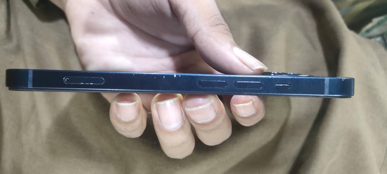 Apple iPhone 13 1