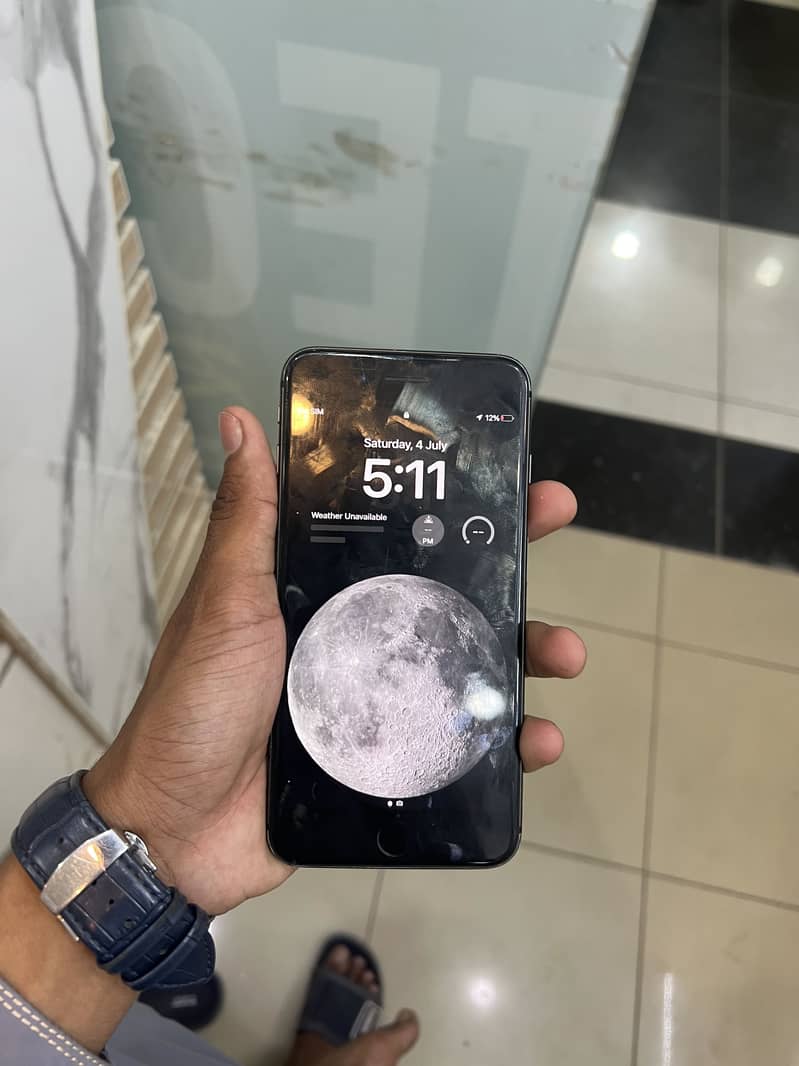 Apple iPhone 8 Plus 1