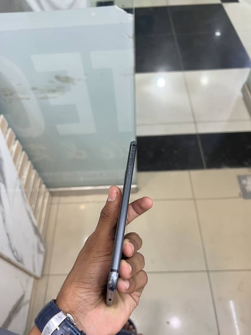Apple iPhone 8 Plus 2