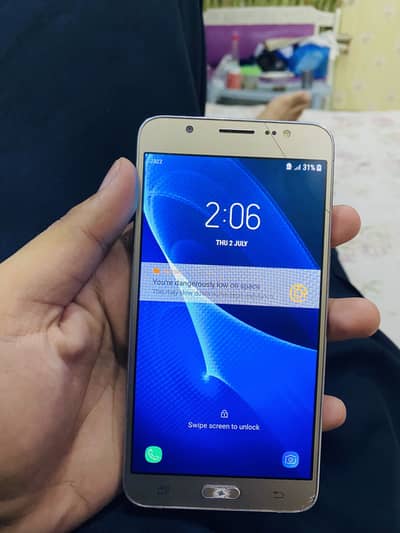 Samsung Mobile J7