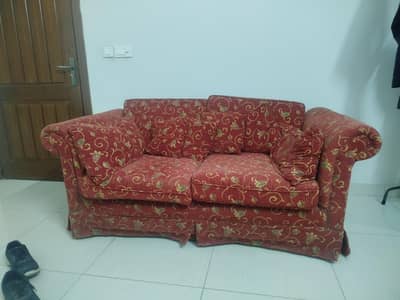 best 2 seater sofa in a very good condtion