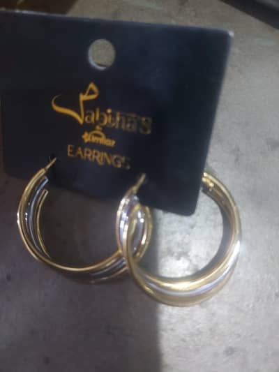 Trendy earings