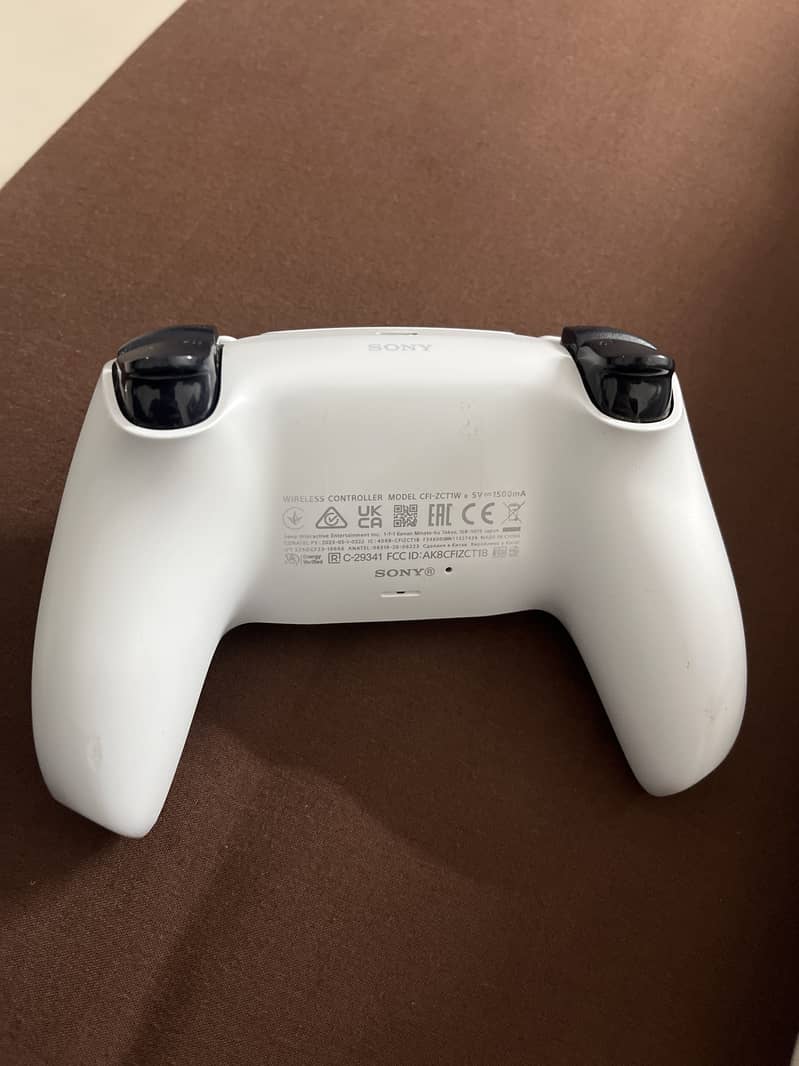 PS5 wireless controller 1
