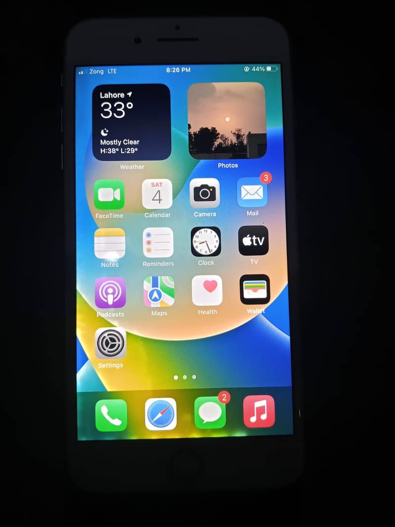 Apple iPhone 8 Plus 4
