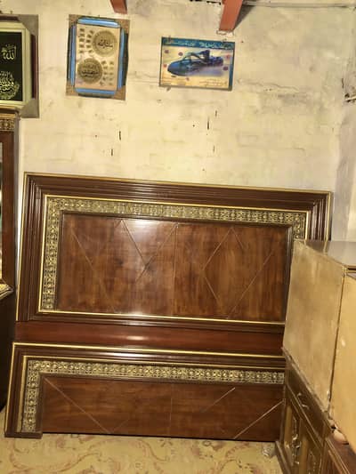 Full Bedroom Furniture Set – Beautifully Maintained Bed & Dresser Unit