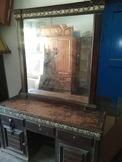 dressing tabl