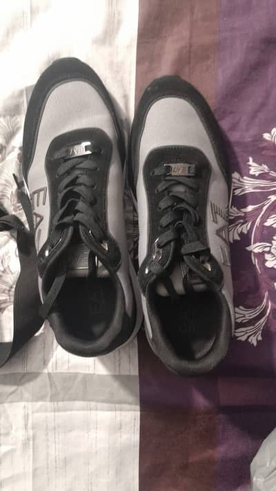 Original EA-7 sneakers for sale in excellent condition