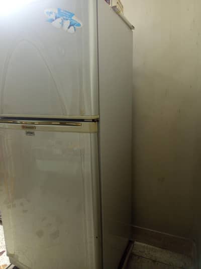 Asalam o alaikum Dawlance fridge used condition