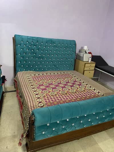 king size wooden bedset with matress