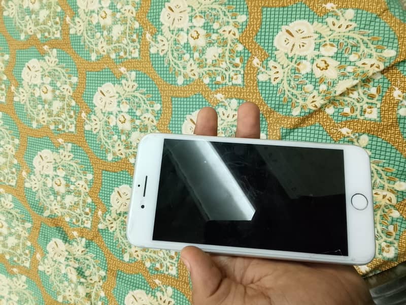 Apple iPhone 8 Plus 3