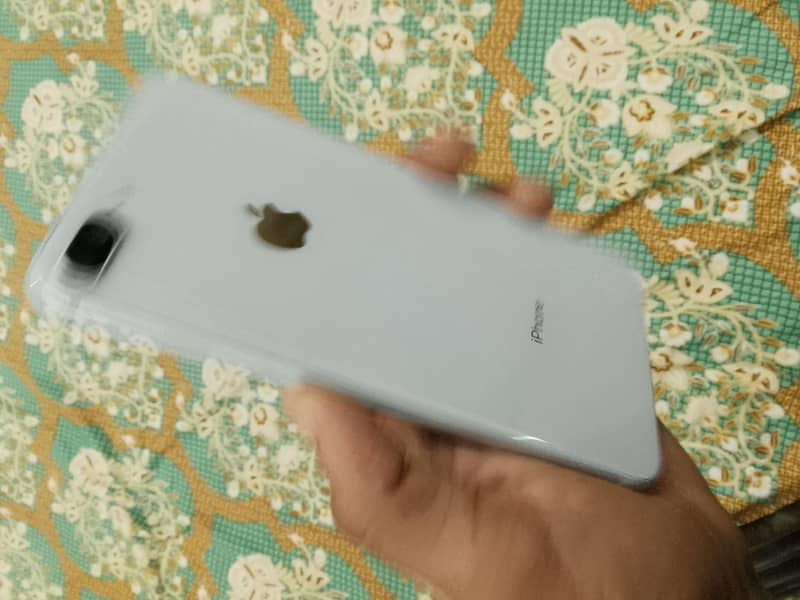Apple iPhone 8 Plus 6