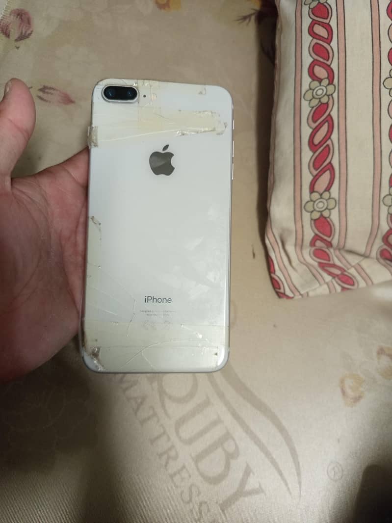 Apple iPhone 8 Plus 1