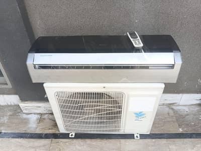 Gree 1 ton dc inverter (0336/7070/370) Genuine Year warranty All okkky