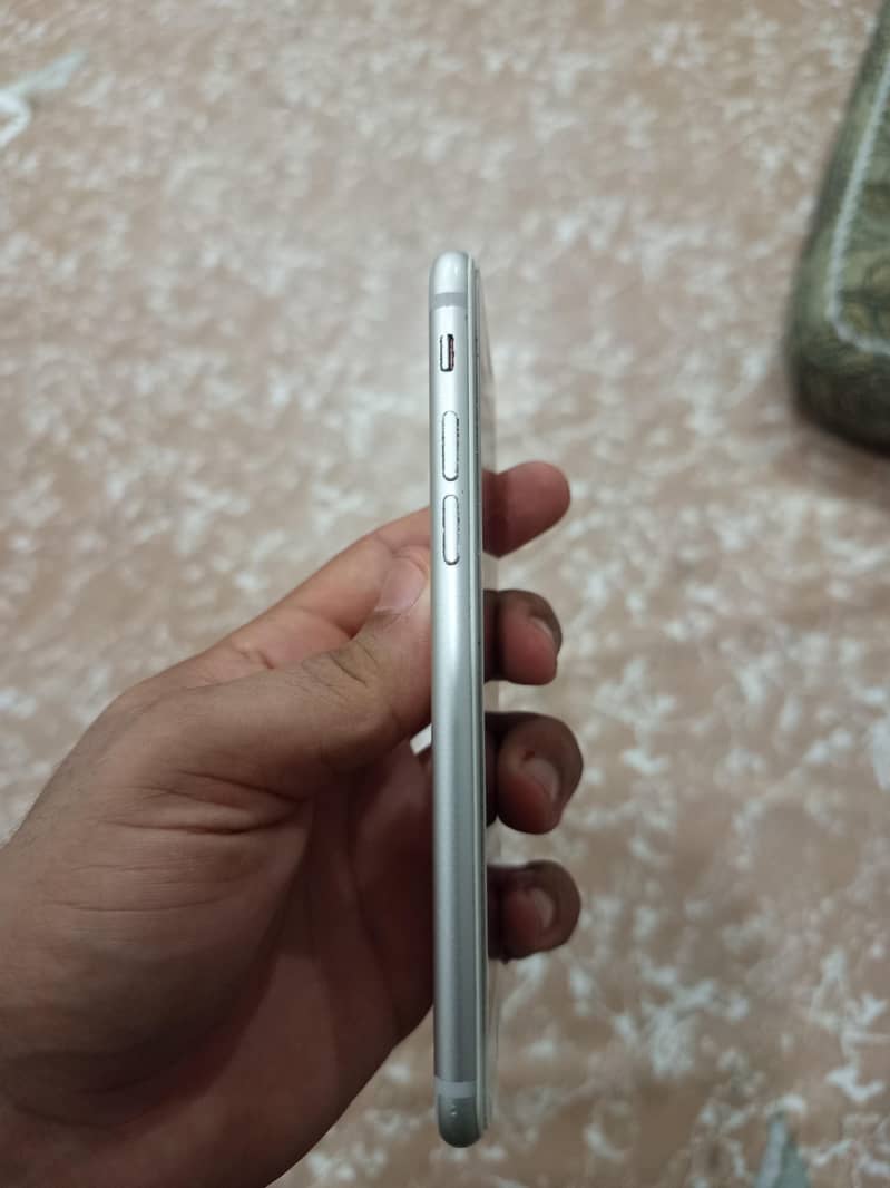 Apple iPhone 7 2