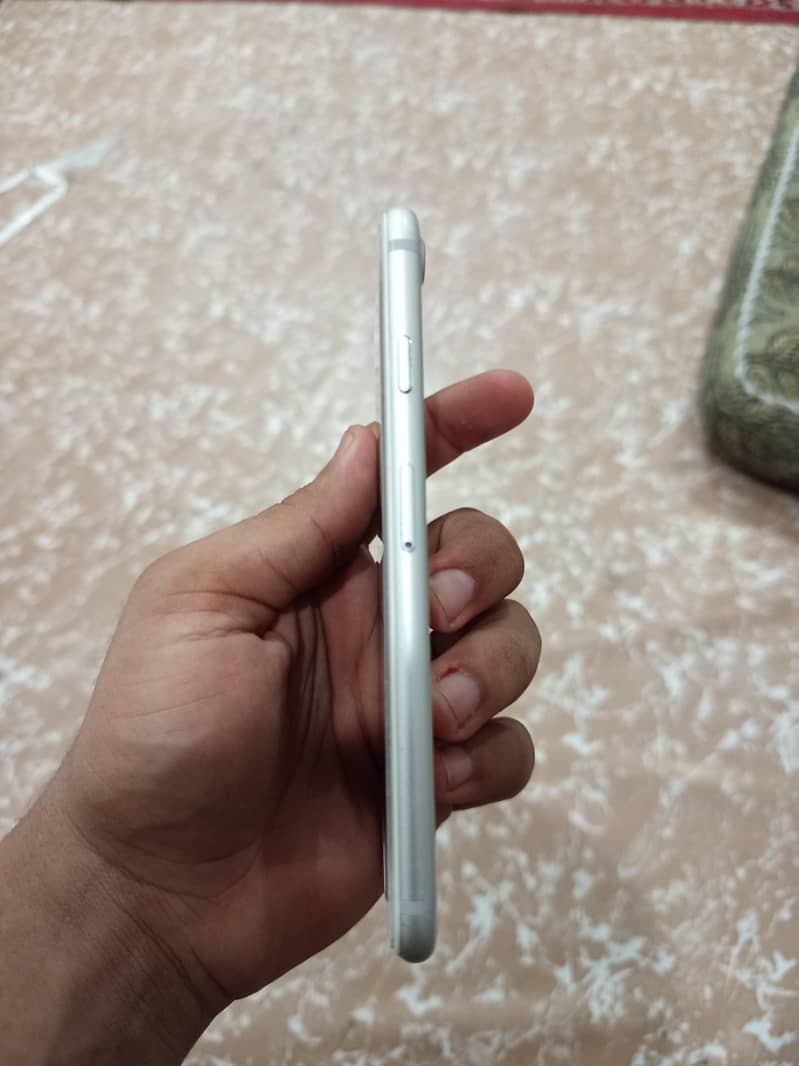 Apple iPhone 7 3