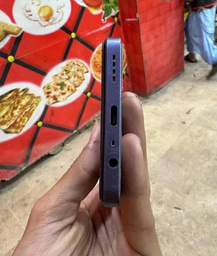 Realme Note 60 4