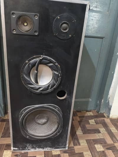 3 heavy speakers