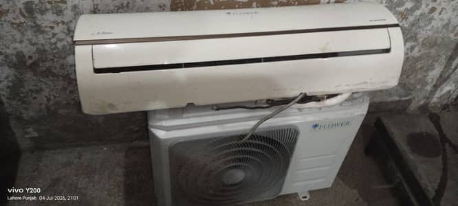 Flower DC inverter AC 1.5 Ton outdoor Ganman red pipe and indoor leack