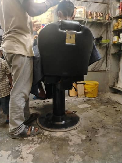 barber cutting chairs
