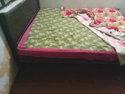 BED OR MATTRESS HAI PICS MA AP DEKH SKTY HA