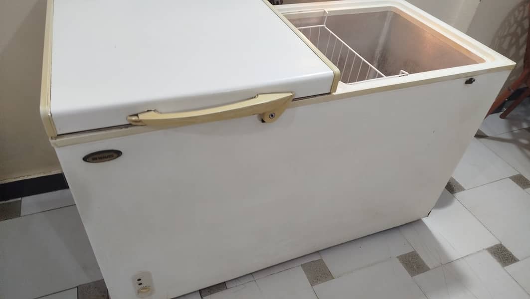Waves deep freezer 0