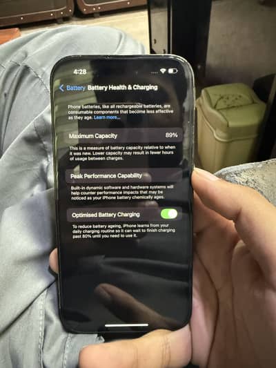 Apple iPhone 16 Pro jv